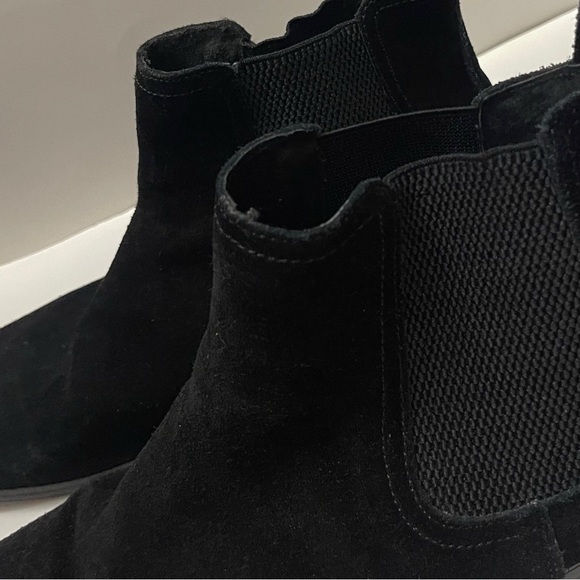Black suede men\'s Chelsea boots classic chic preppy work fall office workwear main image 12